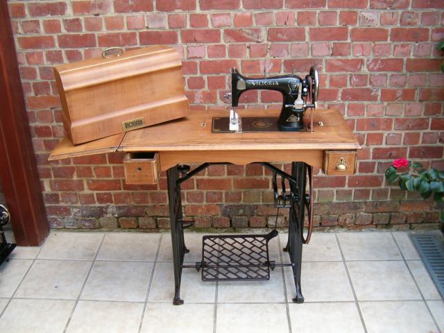 Table console en fonte à base de machine à coudre Singer à